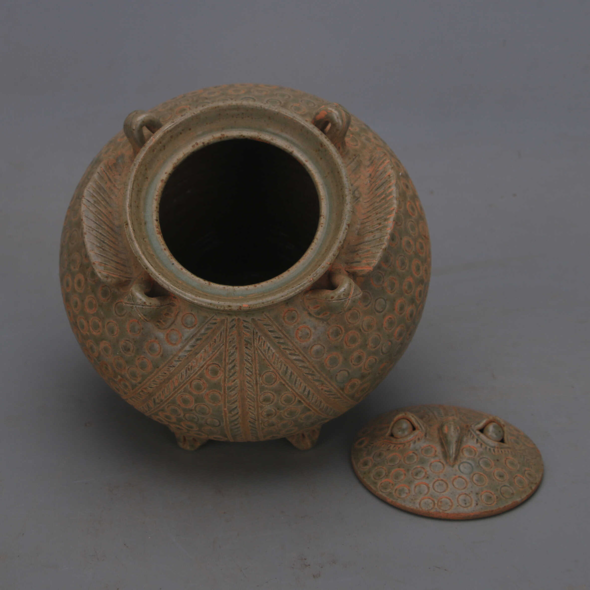 Tang Dynasty Yue Ware Celadon  - Vintage Collectible Pottery 评论和价格